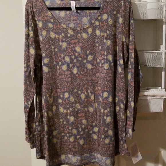 LuLaRoe Tops - LULAROE Lynnae sz 2XL NWT